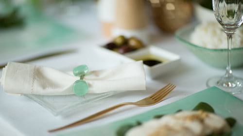 Elegant glass napkin ring holders and the green serviette rings Erika by Anna Vasily.