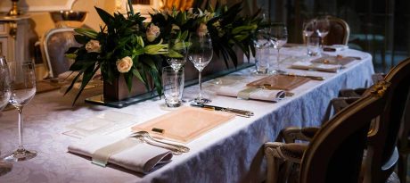 Elegant dinner sets and dinner plates, rose gold bread basket and napkin ring